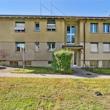 Zurich Urban Charm: Your Comfy Stay Close To The City Exterior photo